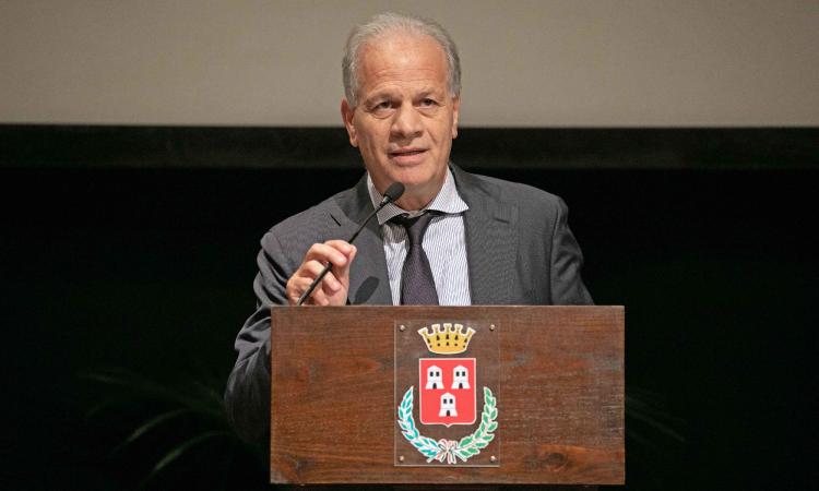 Unione montana Camerino, il segretario Montaruli va in pensione: 46 anni di servizio nei Comuni Unione montana Camerino, il segretario Montaruli va in pensione: 46 anni di servizio nei Comuni