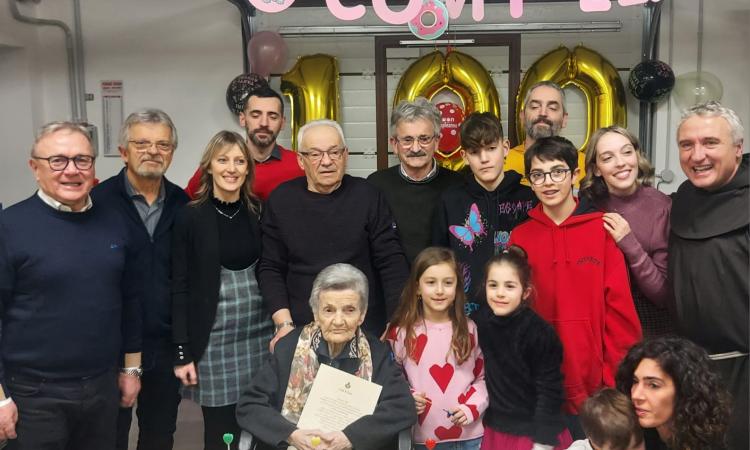 Chiesanuova di Treia, traguardo centenario per Ida Meriggi: l'omaggio del sindaco Capponi Chiesanuova di Treia, traguardo centenario per Ida Meriggi: l'omaggio del sindaco Capponi