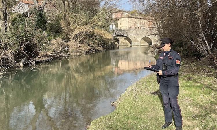Controlli sui fiumi del Maceratese per prelievi abusivi di acqua: 12mila euro di multe e due denunce