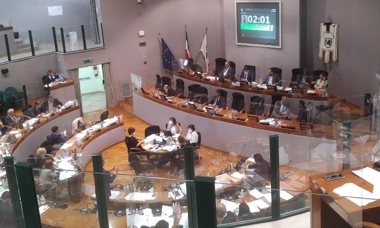 Marche, incentivi ai sanitari che scelgono il cratere: passa la proposta di legge. "È iniqua" Marche, incentivi ai sanitari che scelgono il cratere: passa la proposta di legge. "È iniqua"