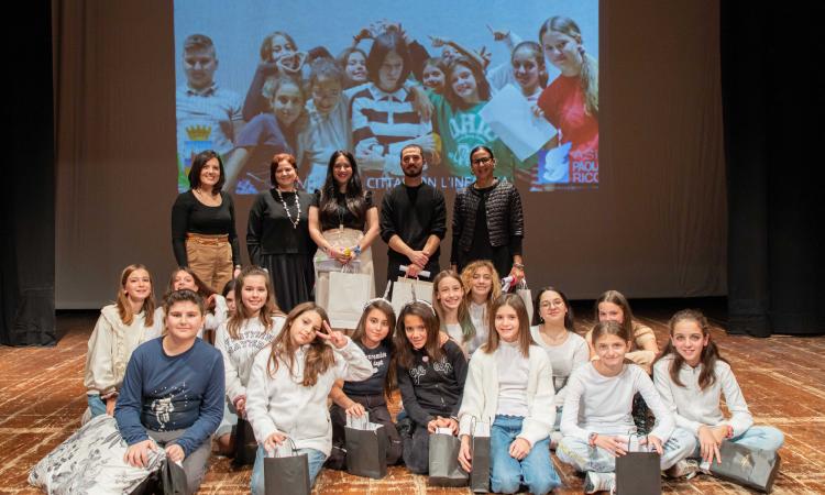 Civitanova, l'amicizia ai tempi dei social: ragazzi ancora protagonisti sul palco con "Pane e Nutella"
