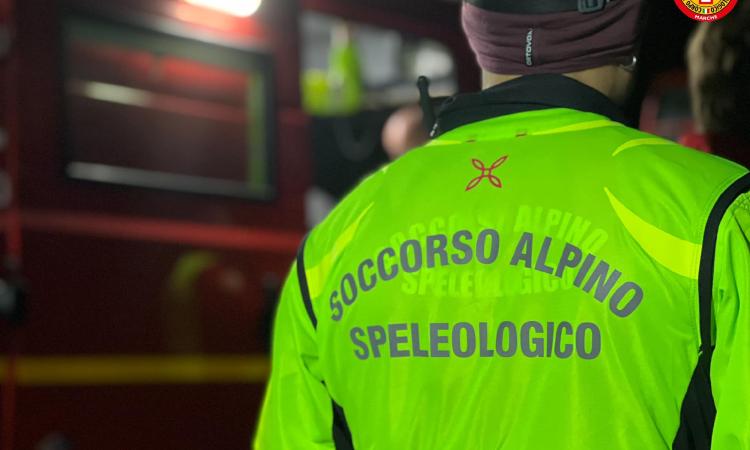 Tragedia in montagna, precipita da oltre 20 metri di altezza: muore climber 50enne