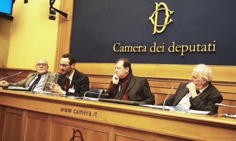 Macerata, "Contro le leggi razziali": il professor Mirko Grasso alla sala stampa della Camera dei Deputati Macerata, "Contro le leggi razziali": il professor Mirko Grasso alla sala stampa della Camera dei Deputati