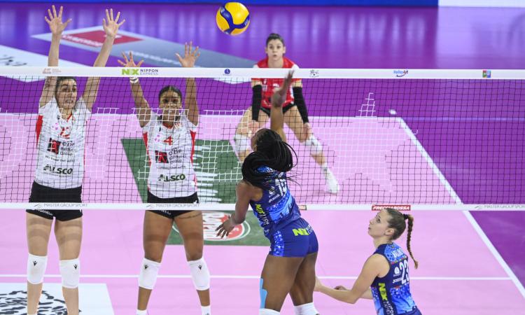 Volley A1, HR Macerata travolta in tre set a Firenze: settima sconfitta consecutiva per la CBF