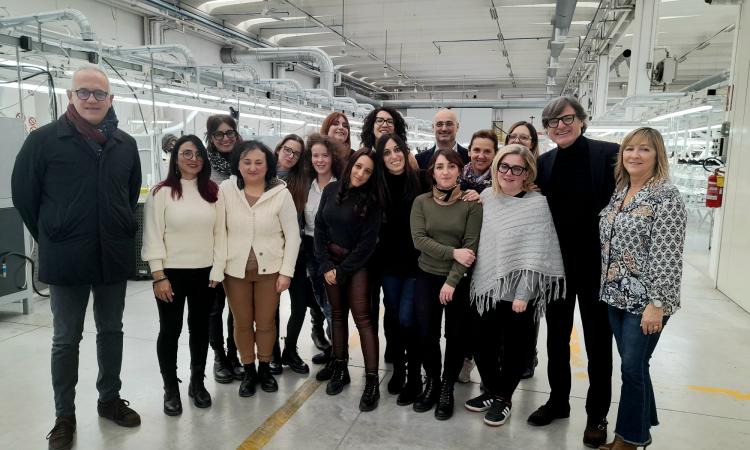 Civitanova, alla Valmor al via corso per orlatori. Ciarapica: "Importante puntare sulla formazione” Civitanova, alla Valmor al via corso per orlatori. Ciarapica: "Importante puntare sulla formazione”