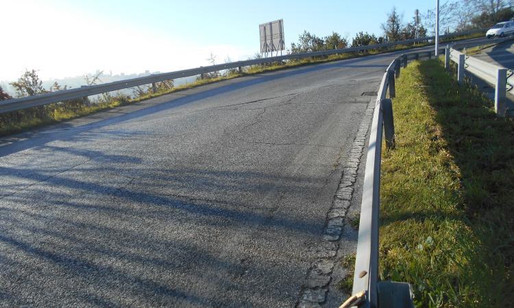 Macerata, lavori alla condotta fognaria: via Mattei chiusa al traffico