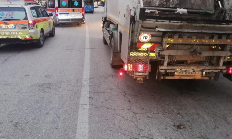 Macerata, travolto da un'auto mentre attraversa sulle strisce: uomo finisce all'ospedale