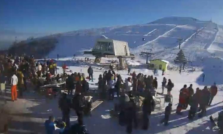Sarnano fa il pieno nel weekend: boom di presenze in montagna tra sci e ciaspolate Sarnano fa il pieno nel weekend: boom di presenze in montagna tra sci e ciaspolate