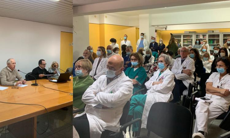 Nuovo ospedale di Macerata: l'assessore Saltamartini a colloquio con il personale sanitario