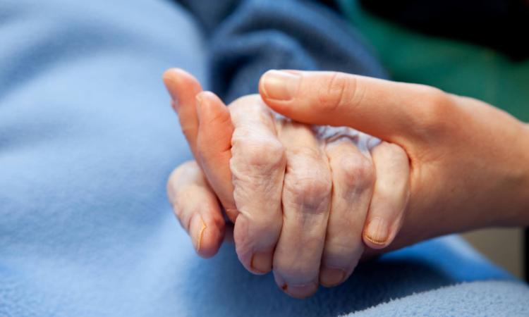 Assegni di cura per anziani non autosufficienti e disabili gravissimi: oltre 5 milioni dalla Regione