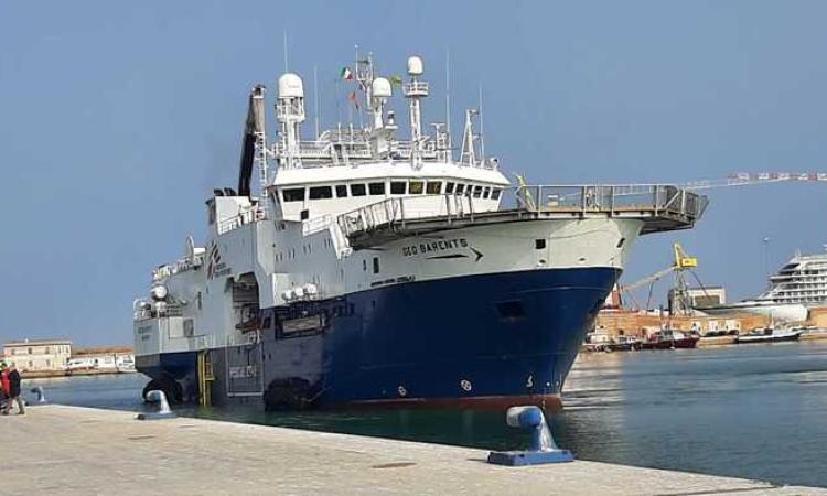 La Geo Barents è arrivata al porto di Ancona: a bordo 48 migranti La Geo Barents è arrivata al porto di Ancona: a bordo 48 migranti