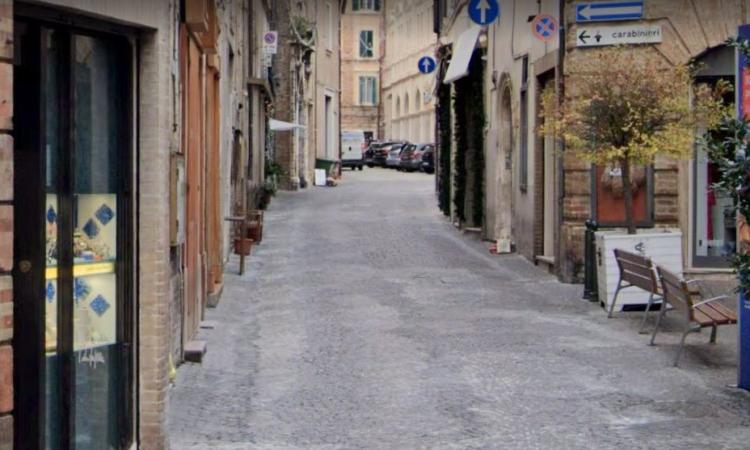 Macerata, lavori in Largo Amendola: cambia la viabilità in centro storico Macerata, lavori in Largo Amendola: cambia la viabilità in centro storico