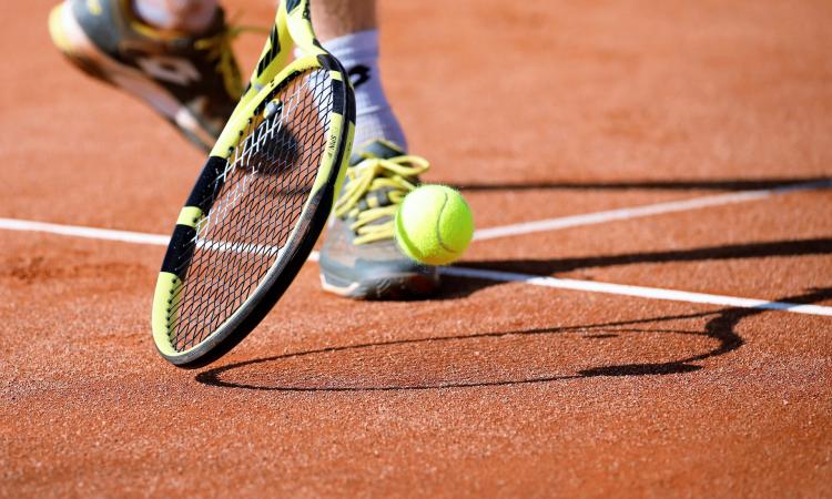 Abusi su allievi di tennis, l'istruttore respinge le accuse: "Gesti mal interpretati" Abusi su allievi di tennis, l'istruttore respinge le accuse: "Gesti mal interpretati"