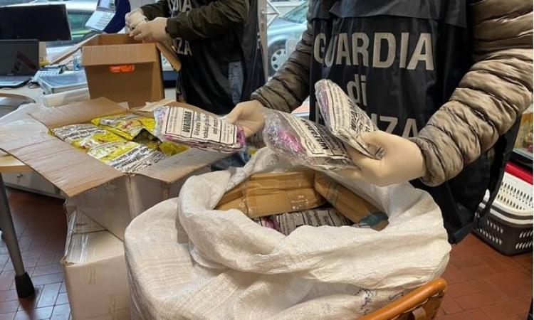 Maxi-sequestro dalla Guardia di Finanza: quasi 200 chili di tabacco in contrabbando e prodotti tossici