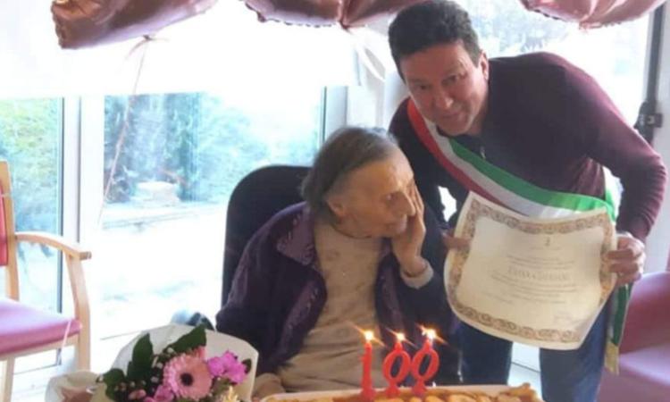 Tolentino, Elisa Giuliani spegne le candeline e si iscrive al club delle centenarie