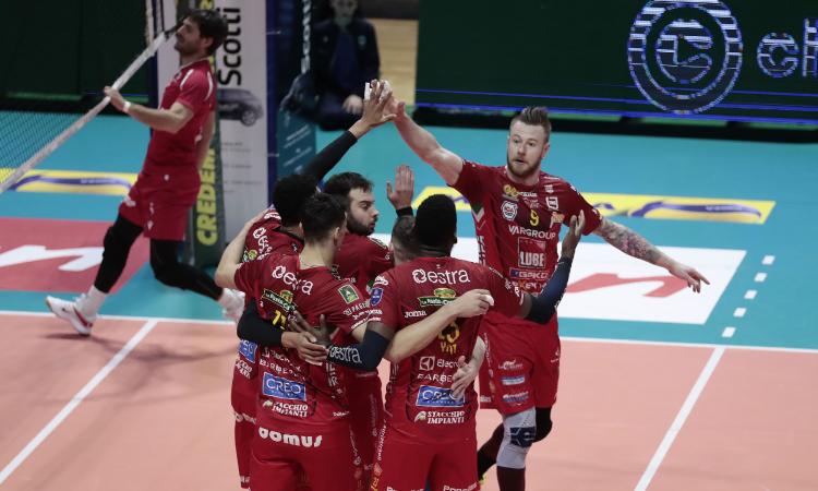 La Lube travolge Siena e consolida il quarto posto: Zaytsev sugli scudi La Lube travolge Siena e consolida il quarto posto: Zaytsev sugli scudi