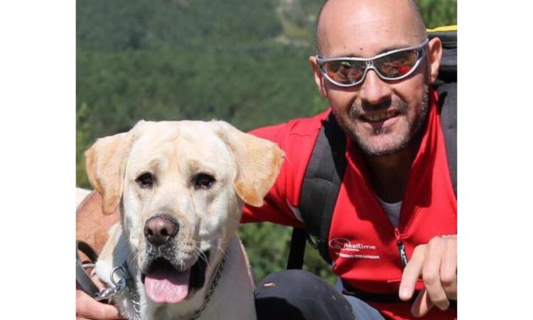 Eroe a quattro zampe del terremoto muore folgorato: addio al cane Byron Eroe a quattro zampe del terremoto muore folgorato: addio al cane Byron