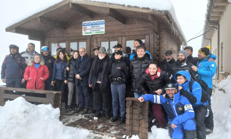 Da Civitanova a Sarnano: la prima volta sugli sci per tanti alunni. La polizia torna sulle piste