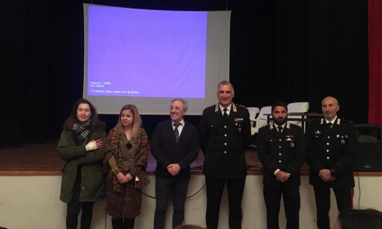 Giornata della legalità al teatro di Esanatoglia: i carabinieri incontrano gli studenti