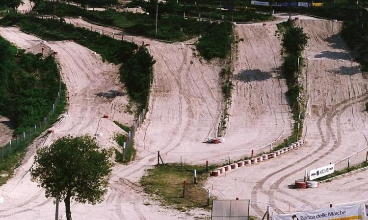 Maxi incidente al crossodromo di Cingoli: grave un 23enne Maxi incidente al crossodromo di Cingoli: grave un 23enne