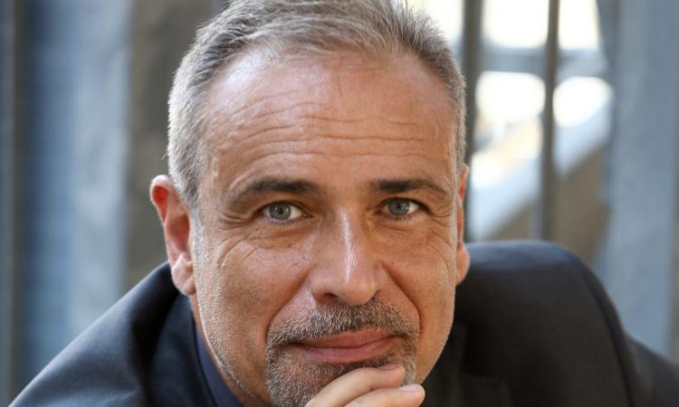 Pollenza, "Non è vero, ma ci credo": Enzo Decaro in scena al teatro Verdi Pollenza, "Non è vero, ma ci credo": Enzo Decaro in scena al teatro Verdi