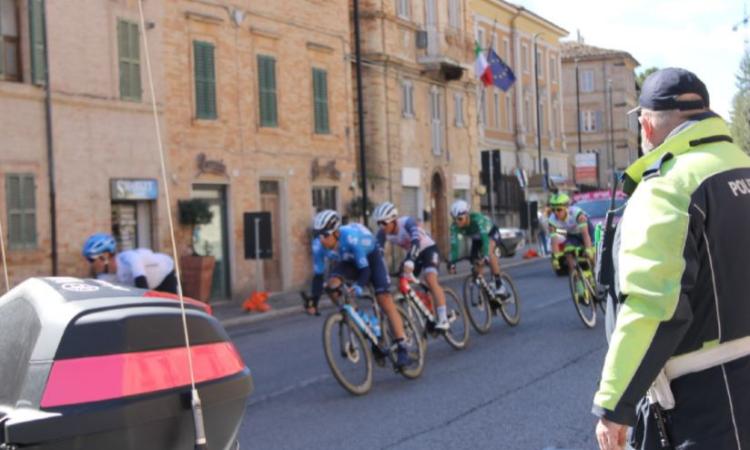 Tirreno-Adriatico, a Montecassiano strade chiuse e uscita anticipata da scuola