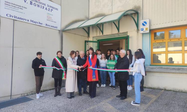 Civitanova, istituto "Bonifazi": taglio del nastro per i nuovi locali dell'indirizzo moda