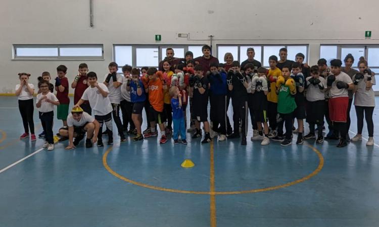 San Severino, baby pugili crescono: allenamento congiunto per 30 bambini San Severino, baby pugili crescono: allenamento congiunto per 30 bambini