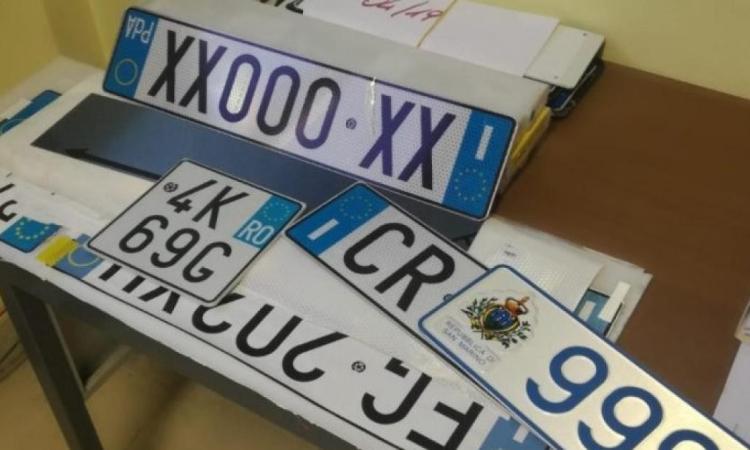 Le clonano la targa dell'auto, a casa arrivano multe da migliaia di euro: l'incubo di una 75enne Le clonano la targa dell'auto, a casa arrivano multe da migliaia di euro: l'incubo di una 75enne
