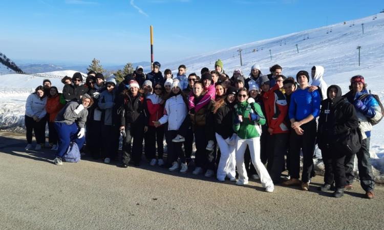 Una giornata tra sci e snowboard a Sassotetto per gli studenti dell'Ite "Gentili" Una giornata tra sci e snowboard a Sassotetto per gli studenti dell'Ite "Gentili"