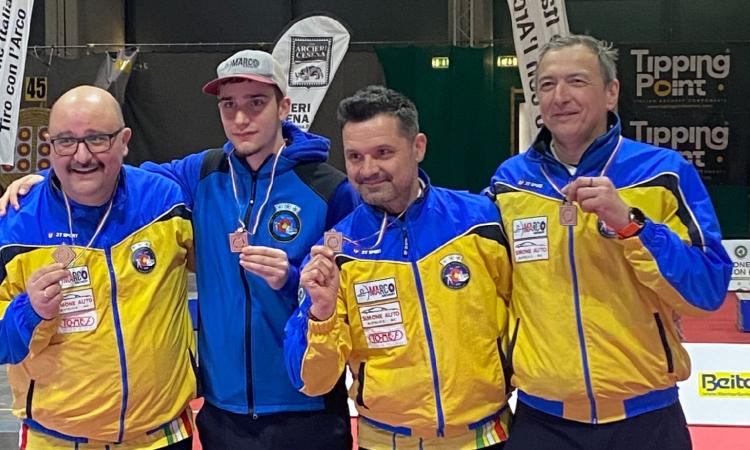 Tiro con l'arco, doppia medaglia per gli Arcieri del Medio Chienti ai Campionati italiani indoor Tiro con l'arco, doppia medaglia per gli Arcieri del Medio Chienti ai Campionati italiani indoor