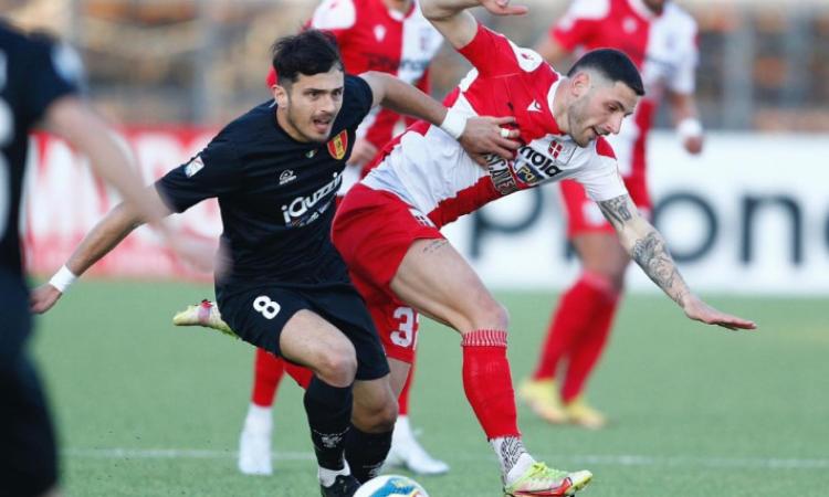 Recanatese, la doppietta di Carpani avvicina il sogno salvezza: Rimini espugnata 2-1 Recanatese, la doppietta di Carpani avvicina il sogno salvezza: Rimini espugnata 2-1
