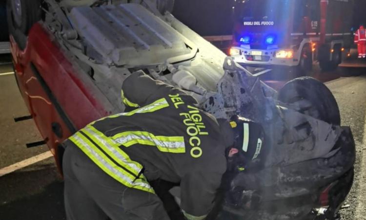 Tragedia in A14: auto si ribalta nella notte, muore un giovane di 28 anni