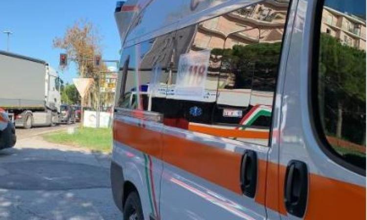 Recanati, accusa un malore mentre è alla guida: muore conducente