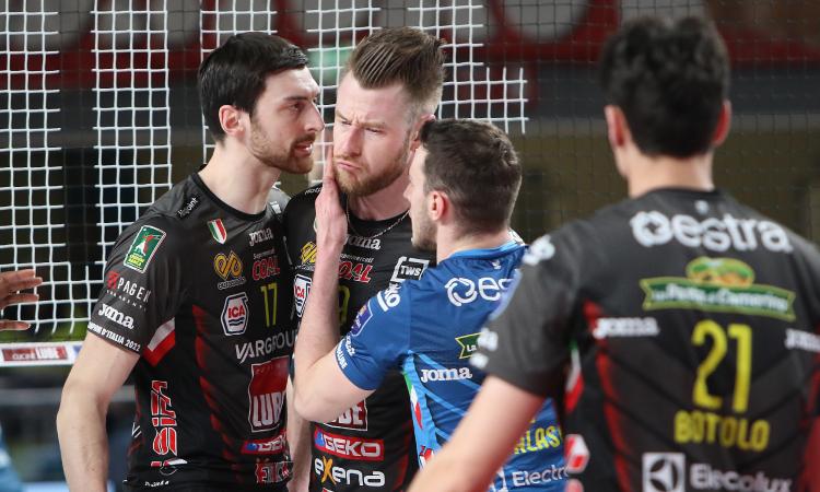 Lube sconfitta in tre set all'esordio playoff: una passeggiata per Verona a Civitanova Lube sconfitta in tre set all'esordio playoff: una passeggiata per Verona a Civitanova