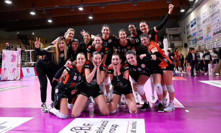 La CBF Balducci torna a sorridere dopo 13 sconfitte di fila: Busto Arsizio piegata 3-1 La CBF Balducci torna a sorridere dopo 13 sconfitte di fila: Busto Arsizio piegata 3-1