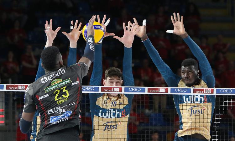 Lube, il riscatto non arriva: Verona si porta 2-0 nella serie dei quarti di finale Lube, il riscatto non arriva: Verona si porta 2-0 nella serie dei quarti di finale