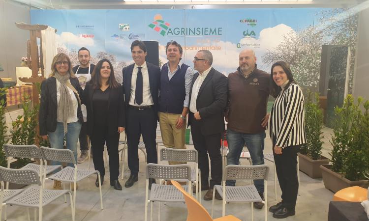Agrinsieme, con Tipicità si rafforza il connubio tra agricoltore e consumatore Agrinsieme, con Tipicità si rafforza il connubio tra agricoltore e consumatore