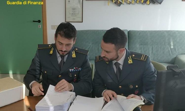 Truffa ai danni dello Stato e dell'Ue, imprenditore del Maceratese agli arresti. Sequestrato un milione Truffa ai danni dello Stato e dell'Ue, imprenditore del Maceratese agli arresti. Sequestrato un milione