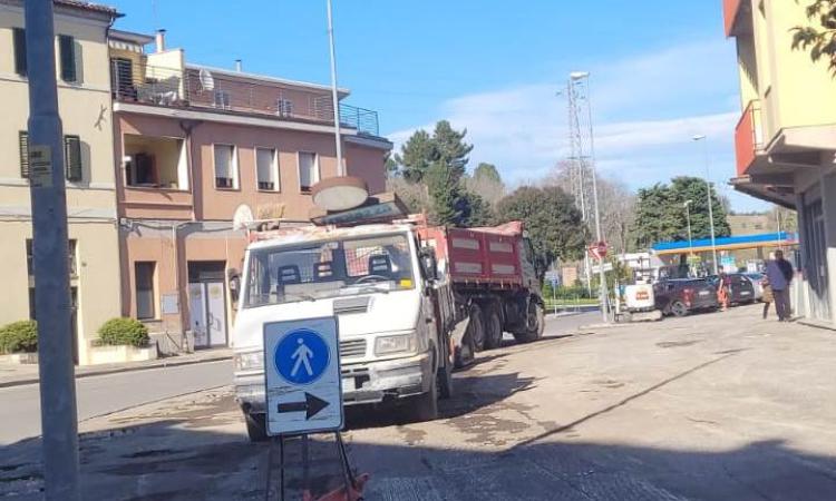 San Severino, lavori sui marciapiedi di via Settempeda: al via la riasfaltatura San Severino, lavori sui marciapiedi di via Settempeda: al via la riasfaltatura