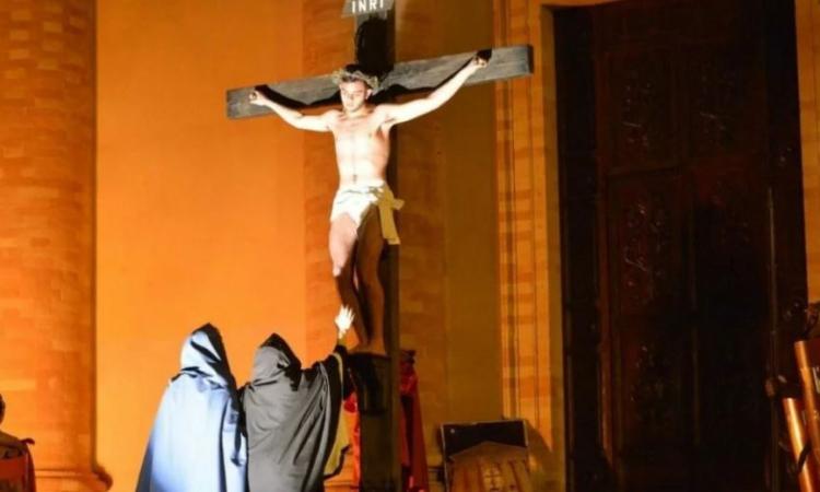 Macerata, a Santa Croce torna la Passione: come cambia la viabilità