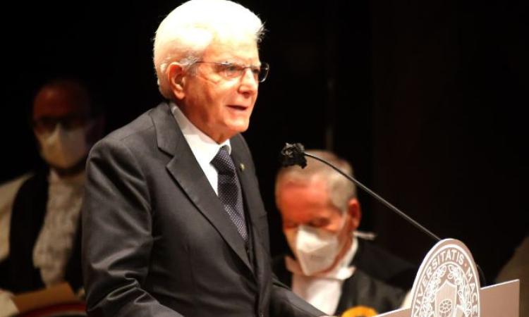 Tolentino, gli alunni scrivono lettera sulla strage di Cutro: a scuola arriva telefonata dall'ufficio di Mattarella Tolentino, gli alunni scrivono lettera sulla strage di Cutro: a scuola arriva telefonata dall'ufficio di Mattarella