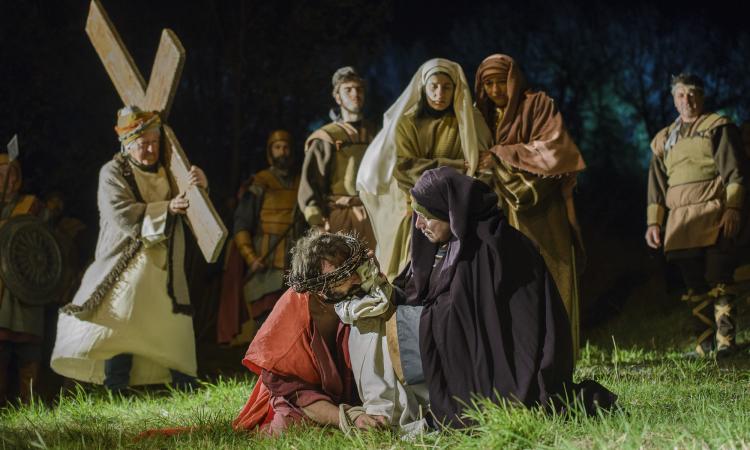 Tolentino, 206 figuranti e record di presenze: ancora un successo per la Passione di Cristo alla Bura Tolentino, 206 figuranti e record di presenze: ancora un successo per la Passione di Cristo alla Bura