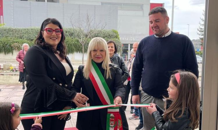 San Severino, taglio del nastro per il nuovo centro estetico in viale della Resistenza San Severino, taglio del nastro per il nuovo centro estetico in viale della Resistenza