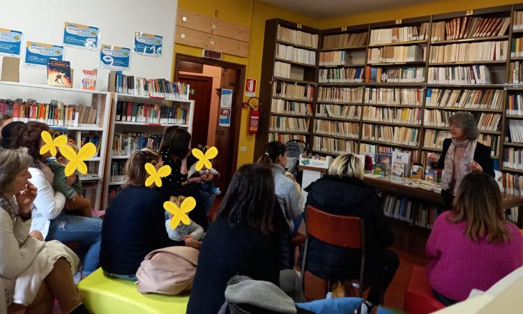 Un libro in regalo ad ogni nuovo nato: è il benvenuto del comune di Sarnano Un libro in regalo ad ogni nuovo nato: è il benvenuto del comune di Sarnano