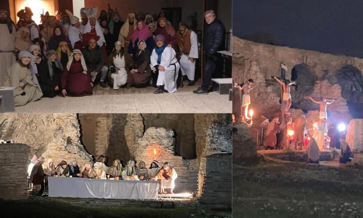 Effetti speciali e la magia del Teatro Romano: Villa Potenza rievoca la "Passione di Cristo" Effetti speciali e la magia del Teatro Romano: Villa Potenza rievoca la "Passione di Cristo"