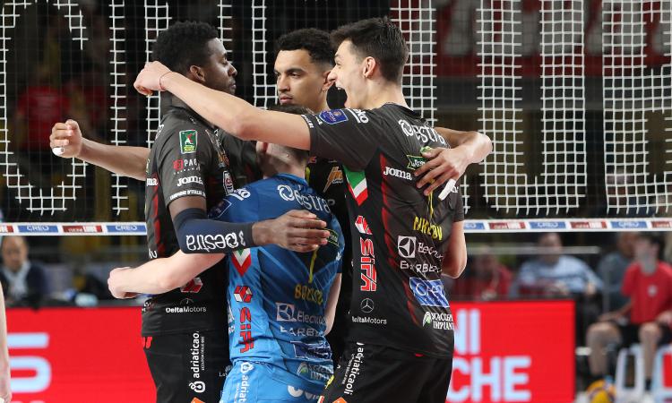 È una Pasqua dolcissima per la Lube: Verona spazzata via in tre set, è in semifinale È una Pasqua dolcissima per la Lube: Verona spazzata via in tre set, è in semifinale