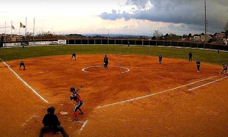 Macerata Softball conquista un punto nell'esordio casalingo in serie A1: Bollate rimonta in gara 2