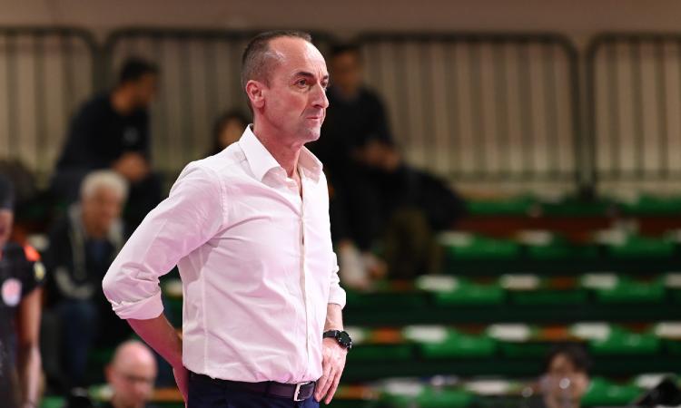 Coach Paniconi non è più l'allenatore della Cbf Balducci: addio a Macerata dopo 6 anni Coach Paniconi non è più l'allenatore della Cbf Balducci: addio a Macerata dopo 6 anni