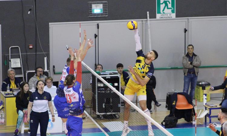 Play off A3, la prima è di Parma: la Med Store Tunit cede in quattro set al PalaRaschi